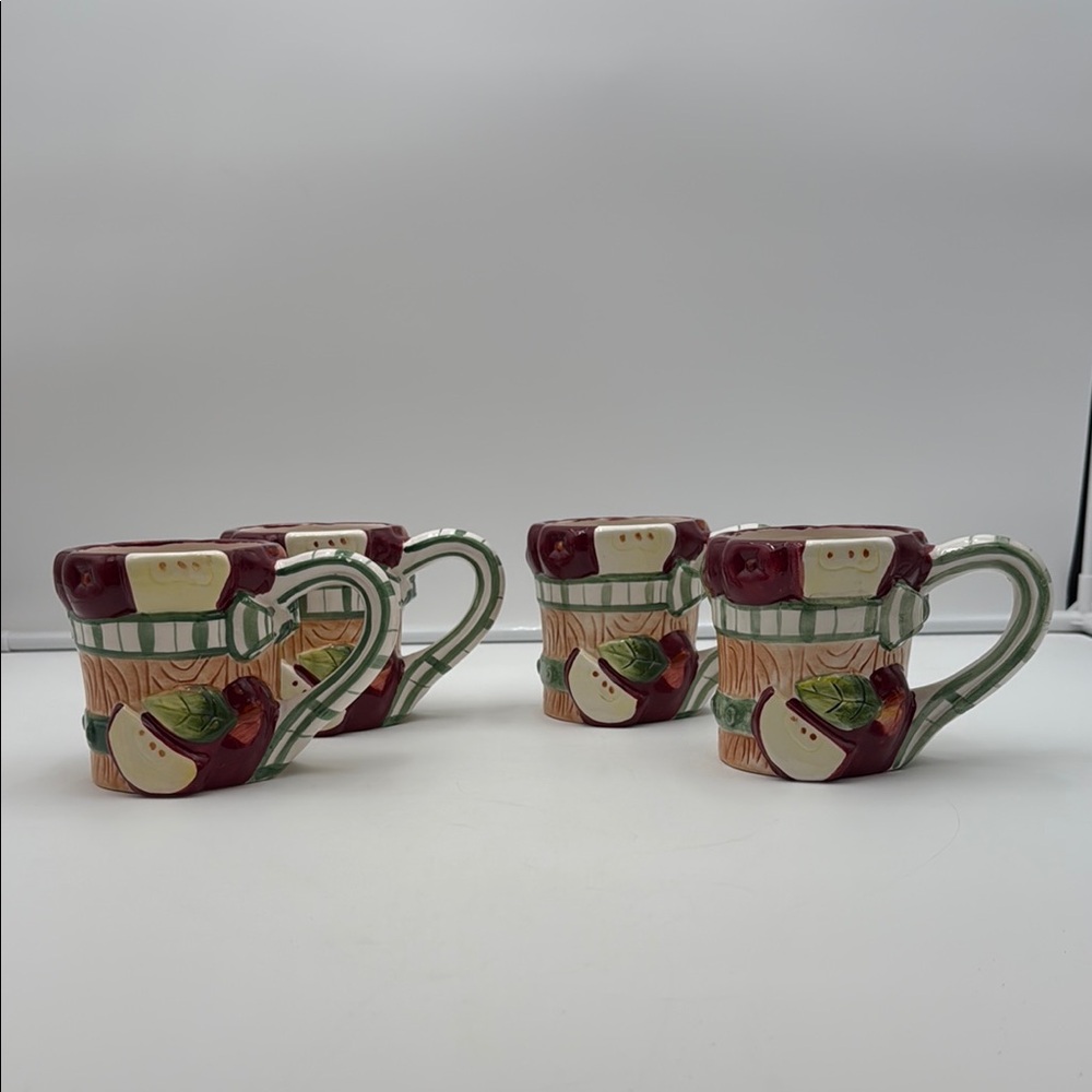 VINTAGE  YOUNG'S KITCHEN COLLECTION APPLE MUGS 1997 set of 4